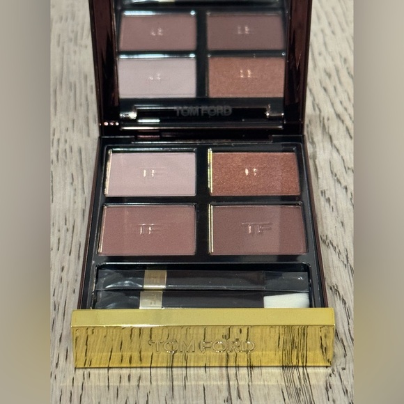 TOM FORD Eye Color Quad Eyeshadow 4 Colors Palette 31 Sous Le Sable NEW $95 - Picture 1 of 9